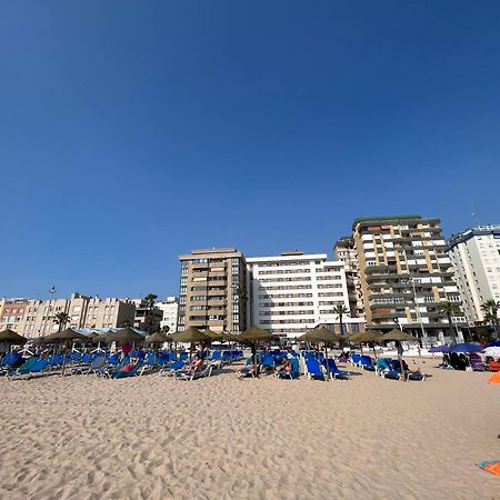 Atico Primera Linea De Playa. Cádiz Exteriör bild