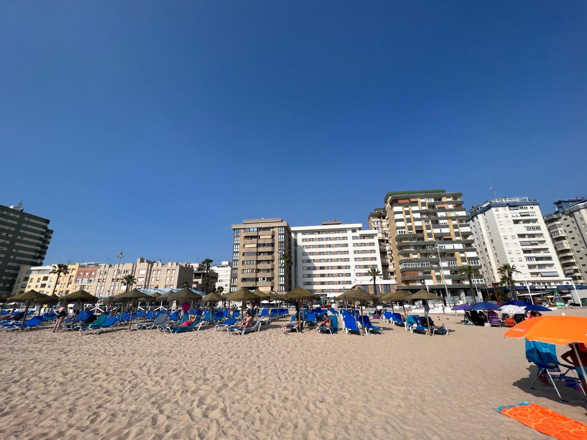 Atico Primera Linea De Playa. Cádiz Exteriör bild