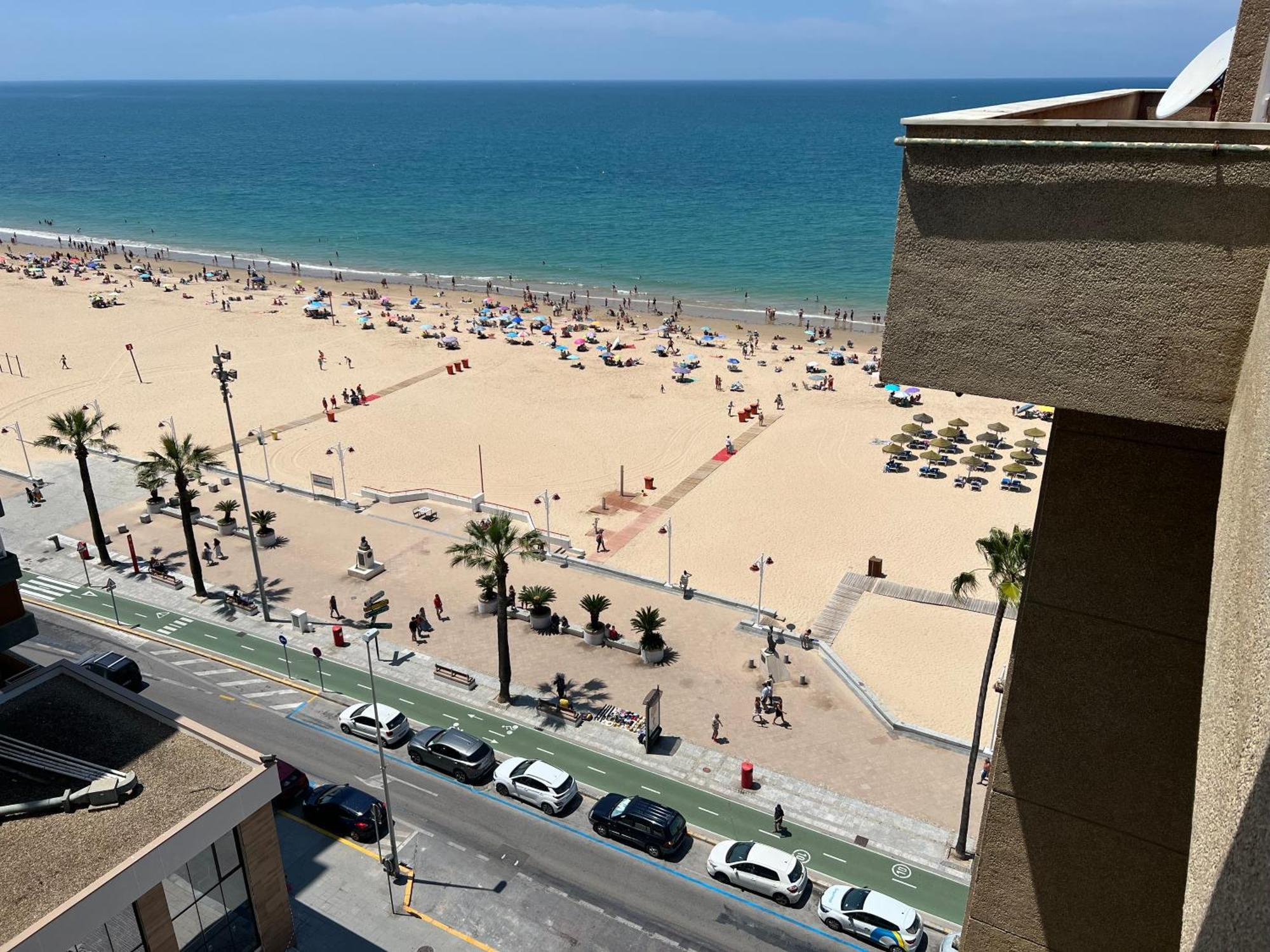 Atico Primera Linea De Playa. Cádiz Exteriör bild